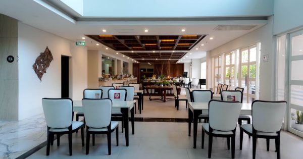 Java Lotus Hotel Raih Sertifikat Halal Pertama di Jember untuk makanKOE Resto dan kopiKOE Café