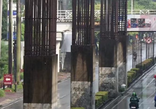 
					Gubernur DKI Jakarta Akan Bongkar Tiang Monorel Mangkrak
