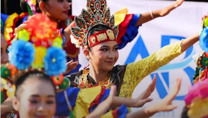 
					500 Penari Warnai HBKB, Pentas Kolosal di Bundaran HI Pukau Ribuan Warga