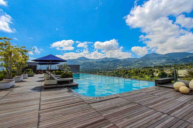 
					Foto: The Botanica Sanctuary - Puncak, berlokasi strategis di jantung kawasan Puncak, Bogor - Jawa Barat, hotel bertaraf internasional ini menawarkan pemandangan pegunungan yang asri dan hutan pinus yang menakjubkan