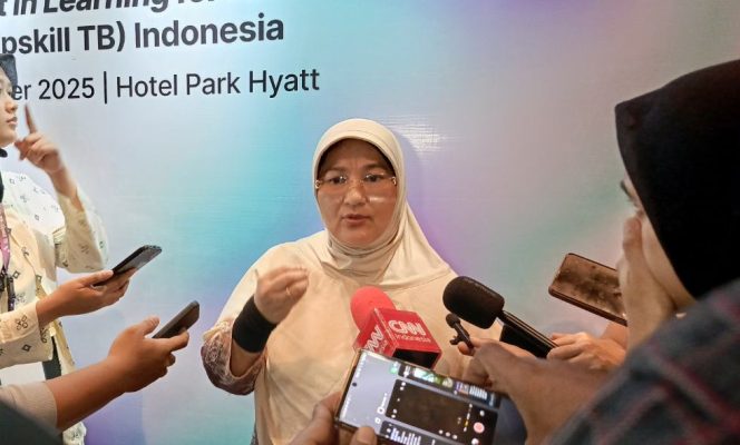 
					Foto : Direktur RPRI, Prof. Dr. dr. Erlina Burhan, MSc, SpP(K),