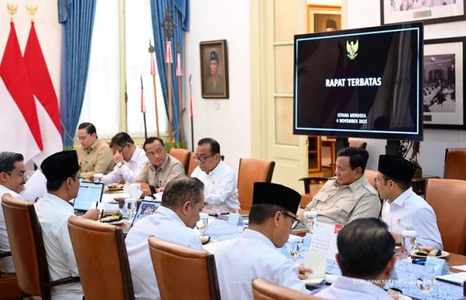 
					Menteri Ekraf Laporkan Capaian Kerja Setahun