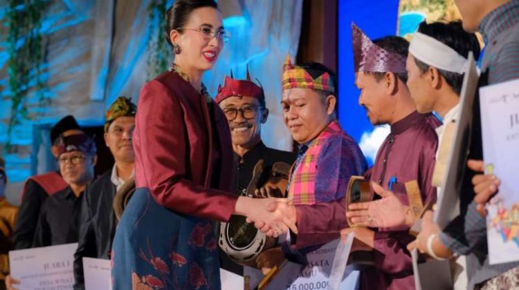 Kemenpar Beri Penghargaan di Wonderful Indonesia Awards 2025