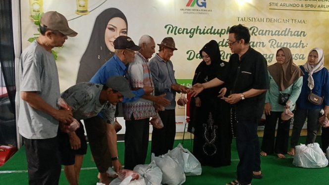
					Bagikan 500 Paket Sembako, Arlindo Group Sambut Ramadhan dengan Warga Jatisampurna