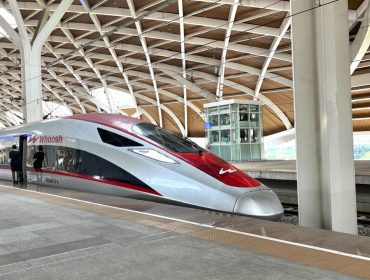FOTO: Kereta Cepat Whoosh 