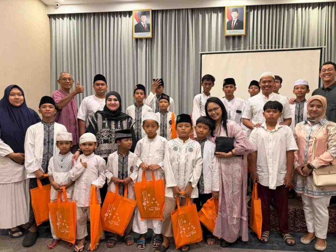 
					FOTO: Kokoon Hotel Surabaya menggelar buka puasa bersama anak-anak dari Panti Asuhan Muhammadiyah KH. Mansyur