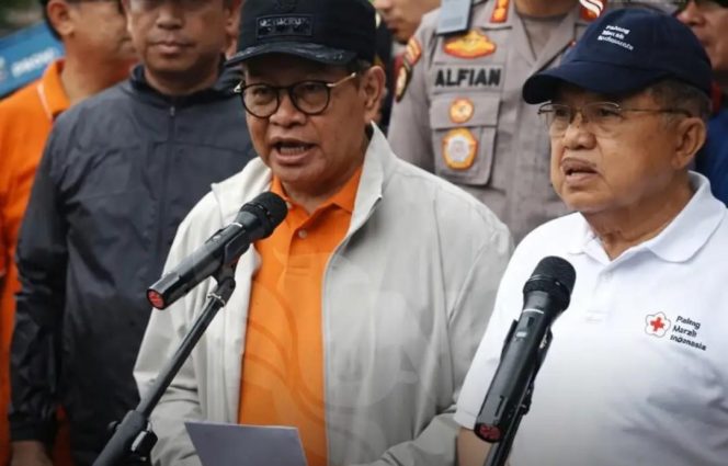 
					Gubernur DKI dan Ketum PMI Turun Langsung Bersih-bersih di Cipinang Melayu