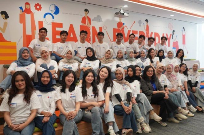 
					FOTO: ShopeePay dan SeaBank menutup rangkaian SPARK Student Ambassador Program melalui acara SPARK Class of 2025: Awarding Night, yang memberikan apresiasi kepada 36 mahasiswa dari berbagai universitas di Indonesia. 