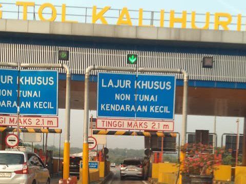 FOTO: Gerbang Tol (GT) Kalihurip Utama (KM 67/KM 79,3) adalah gerbang tol utama di ruas Tol Cipularang, Karawang, Jawa Barat, yang melayani arus lalu lintas dari Jakarta/Cikampek menuju Bandung atau sebaliknya.