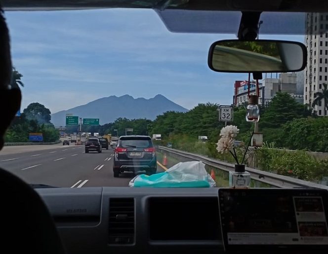 
					Puncak Tetap Jadi Primadona, 30.000 Kendaraan Padati Jalur Wisata