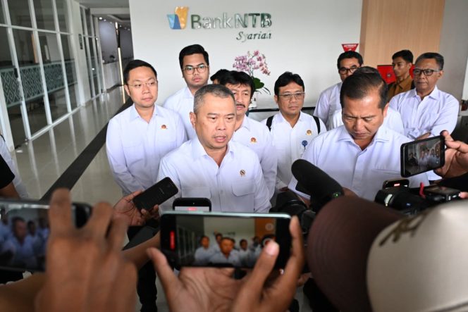 
					Menhub Dudy Temui Gubernur NTB Bahas Kesiapan Angkutan Lebaran 2026