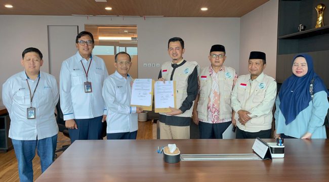 FOTO: penandatanganan Nota Kesepahaman (MoU) antara Direktur Keuangan, SDM, dan Manajemen Risiko IPC TPK, Yanuar Eviyanto, bersama Direktur Eksekutif LAZISKU, As'ad Nugroho, di Gedung Pelindo Tower, Jakarta Utara