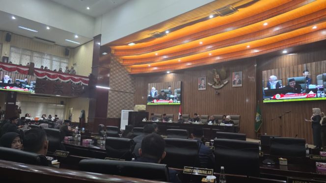 
					FOTO: Laporan Keterangan Pertanggungjawaban (LKPJ) Tahun Anggaran 2025 dalam rapat paripurna di Gedung DPRD Kota Bekasi
