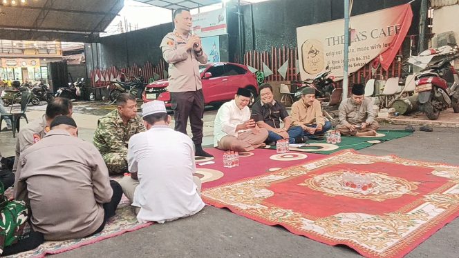 
					FOTO: Silaturahmi antara kepolisian, TNI, dan masyarakat