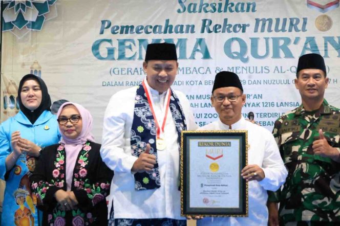 
					FOTO: Pemerintah Kota Bekasi mencetak sejarah baru dengan memecahkan rekor Museum Rekor Dunia Indonesia (MURI) melalui program GEMMA QUR'AN 