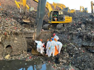 FOTO: longsor gunung sampah di Zona 4 Tempat Pengolahan Sampah Terpadu (TPST) Bantargebang, Desa Ciketing Udik, Kecamatan Bantar Gebang, Kota Bekasi. 