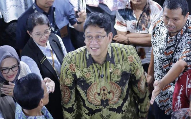 
					Pemerintah Matangkan Skema WFH Sehari Seminggu