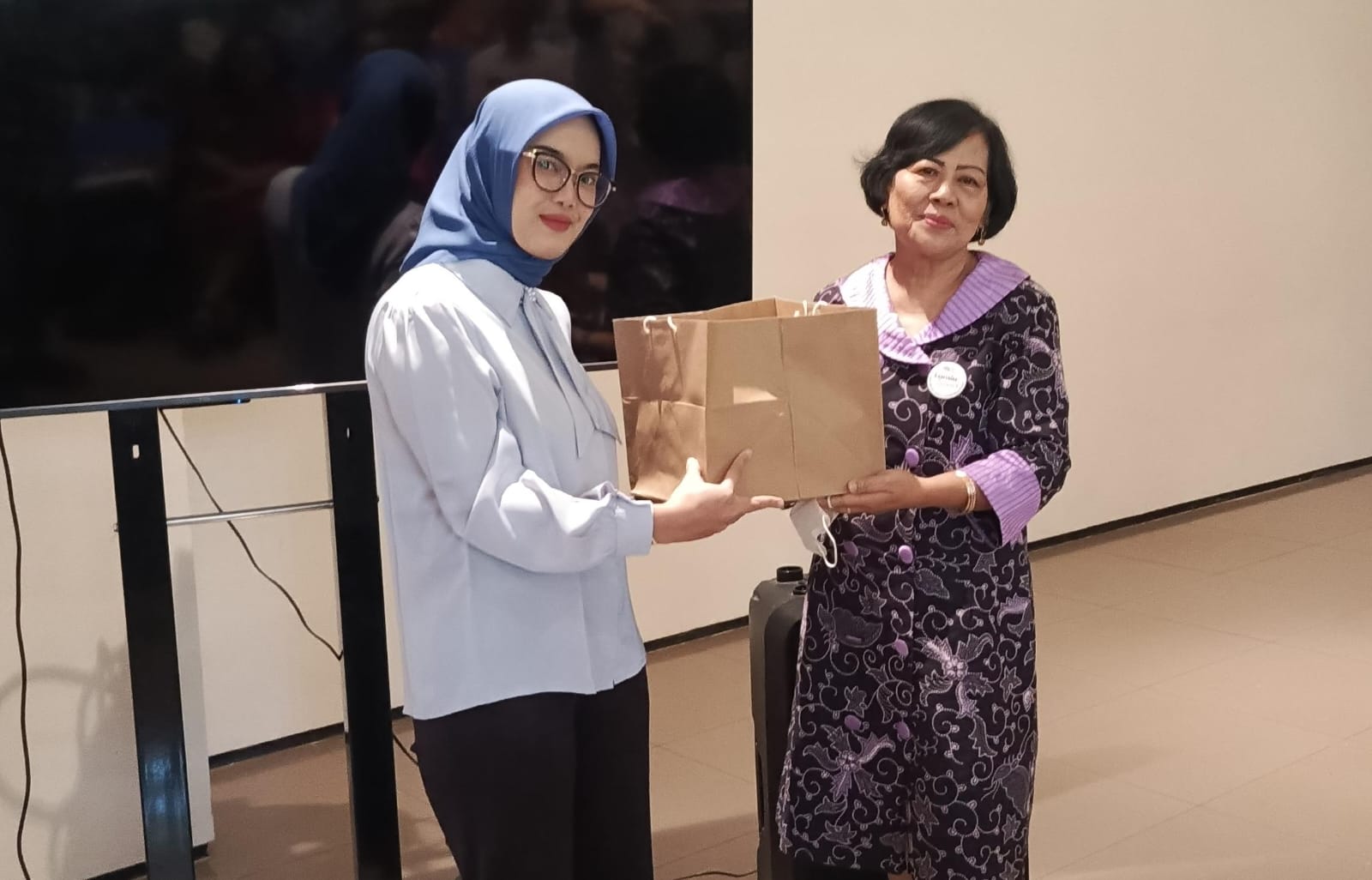 dr. Dhea Carientania Eryanti, Dokter Umum IGD dan Bangsal RS Karunia Kasih