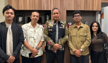 Keterangan FOTO: Wali Kota Bekasi, Tri Adhianto, Pendiri Specteve, Muhammad Calvin, serta Tokoh Muda Kota Bekasi, Jeffry Hendratmo