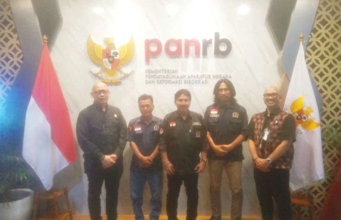 
					FOTO: Dewan Pimpinan Cabang Asosiasi Wartawan Profesional Indonesia (AWPI) Kota Bekasi kunjungi Kementerian Pendayagunaan Aparatur Negara dan Reformasi Birokrasi (KemenPAN-RB),