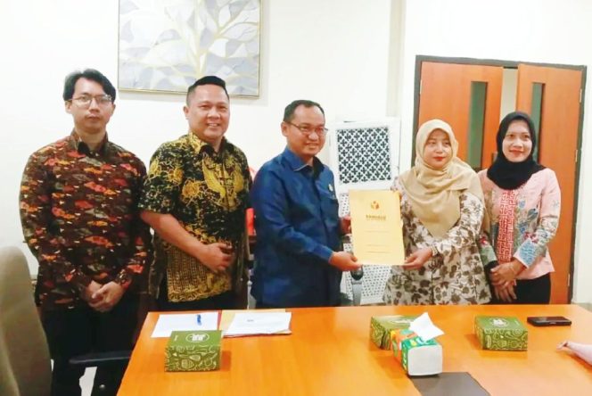 
					FOTO: Ketua DPRD Kota Bekasi, Sardi Efendi, menerima kunjungan resmi Bawaslu 