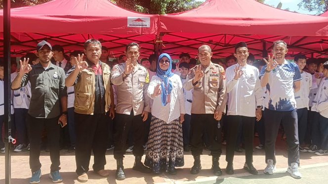 
					Polsek Jatiasih Berikan Penyuluhan di SMPN 30 Kota Bekasi