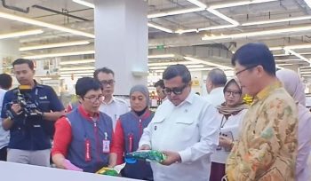 FOTO: Jelang Wajib Halal 2026, BPJPH Sidak Ritel di Gandaria City