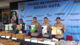 FOTO: Jajaran Kepolisian Metro Bekasi mencatat 80 kasus peredaran narkotika dan obat keras tanpa izin selama periode Januari hingga April 2026.