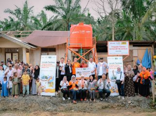 FOTO: MUFG Bank Jakarta bersama PT Bank Danamon Indonesia Tbk dan PT Adira Dinamika Multi Finance Tbk meluncurkan Program Sarana Air Bersih Nusantara