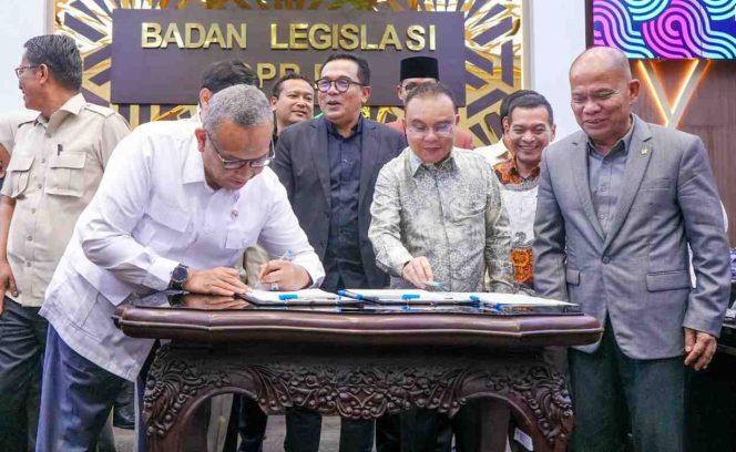 
					FOTO: Pemerintah dan DPR RI resmi mengesahkan Rancangan Undang-Undang Pelindungan Pekerja Rumah Tangga 