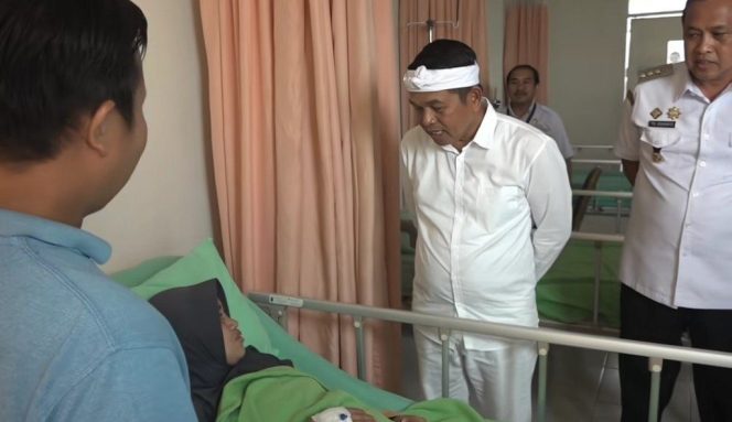 
					Gubernur Jabar Dedi Mulyadi Jenguk Korban Tabrakan KRL, Minta Pasang Palang Pintu Darurat