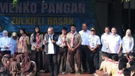 FOTO: Menteri Koordinator Bidang Pangan, Zulkifli Hasan, melakukan sosialisasi program nasional di SMAN 5 Kota Bekasi