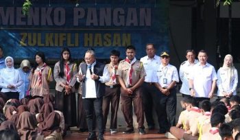 FOTO: Menteri Koordinator Bidang Pangan, Zulkifli Hasan, melakukan sosialisasi program nasional di SMAN 5 Kota Bekasi