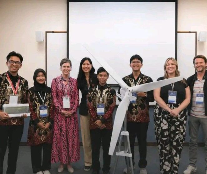 
					Mahasiswa ITS Ciptakan Perangkap Hama Tenaga Surya