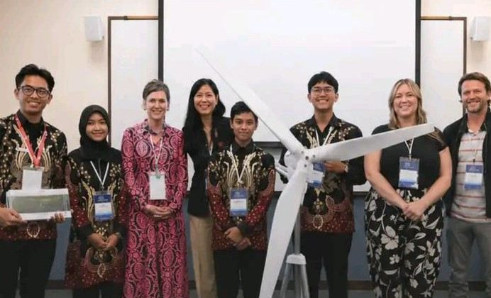 Mahasiswa ITS Ciptakan Perangkap Hama Tenaga Surya