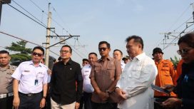 FOTO: Anggota Komisi V DPR dari Fraksi PKB, Sudjatmiko tinjau lokasi pembangunan flyover dan penataan perlintasan sebidang