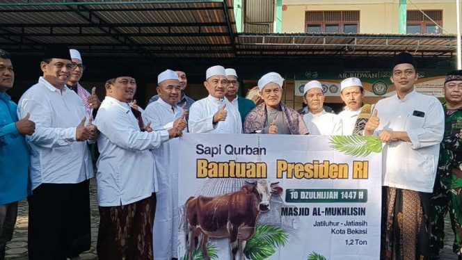 
					Wakil Wali Kota Bekasi Serahkan Sapi Banpres di Masjid Al Mukhlisin Jatiluhur