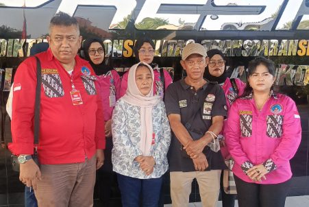 Keterangan Foto: Korban Kasus dugaan pengeroyokan di Jatiasih di dampingi  Kuasa Hukum 
