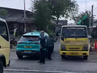 FOTO: Perlintasan sebidang di Bulak Kapal Kota Bekasi