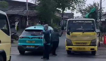 FOTO: Perlintasan sebidang di Bulak Kapal Kota Bekasi