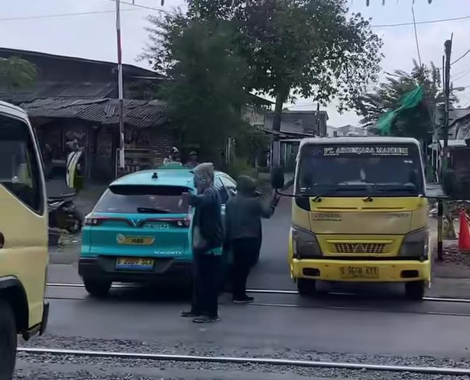 
					FOTO: Perlintasan sebidang di Bulak Kapal Kota Bekasi