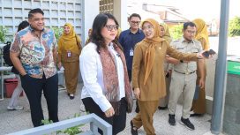 FOTO: Wakil Ketua DPRD DKI Jakarta Ima Mahdiah, anggota Komisi A Inad Luciawaty, dan Sekretaris Komisi C Justin Adrian mendampingi Gubernur Pramono Anung meresmikan Puskesmas Pembantu (Pustu) Meruya Selatan II, Jakarta Barat, 
