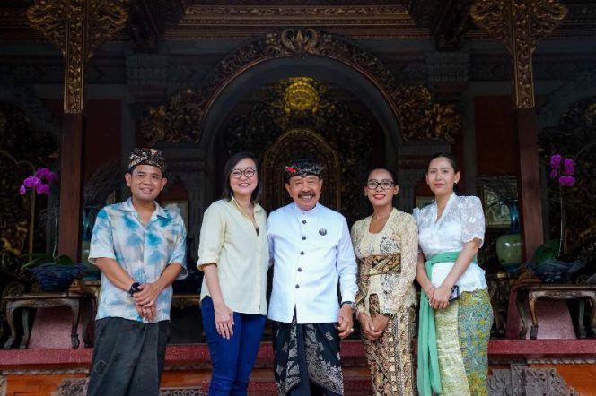
					Wamen Ekraf Temui Raja Ubud Untuk Bangun Ekosistem Kreatif
