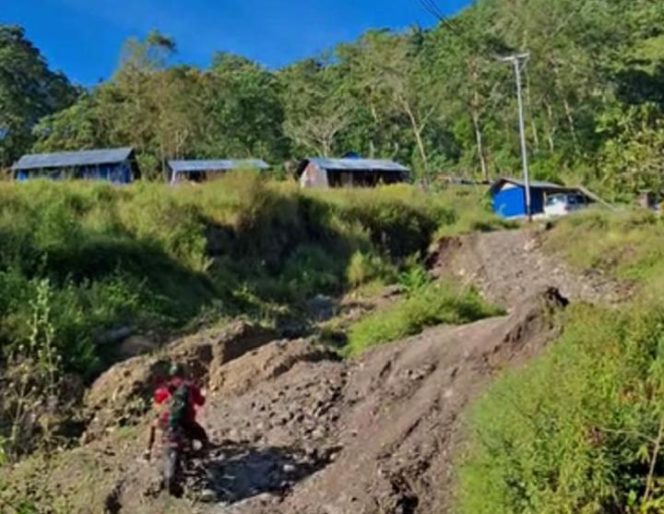 
					Jalan Rusak Parah di Lamba Leda dan Lamba Leda Utara, Warga Sebut “Jalan Neraka”