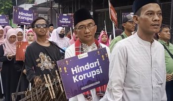 FOTO: Perangkat Daerah Pemerintah Kota Bekasi Membawa Tulisan Berisi Ajakan 