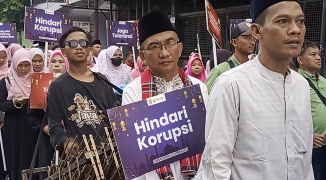 FOTO: Perangkat Daerah Pemerintah Kota Bekasi Membawa Tulisan Berisi Ajakan 