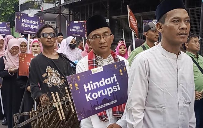 
					FOTO: Perangkat Daerah Pemerintah Kota Bekasi Membawa Tulisan Berisi Ajakan 