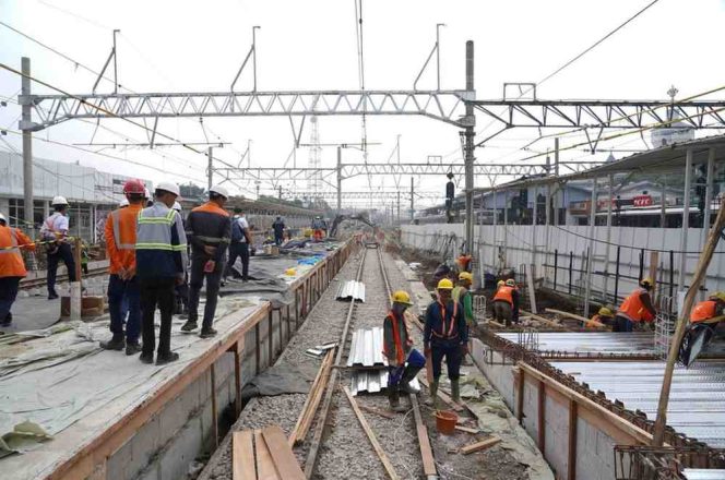 
					FOTO: PT Kereta Api Indonesia (Persero) terus mempersiapkan peningkatan kapasitas layanan melalui pengembangan Stasiun Bogor