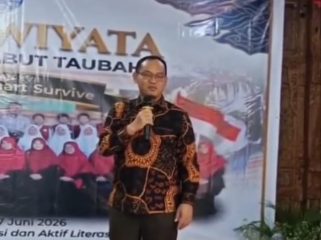 FOTO: Ketua DPRD Kota Bekasi, Sardi Efendi, hadiri Purnawiyata SD Islam Baabut Taubah