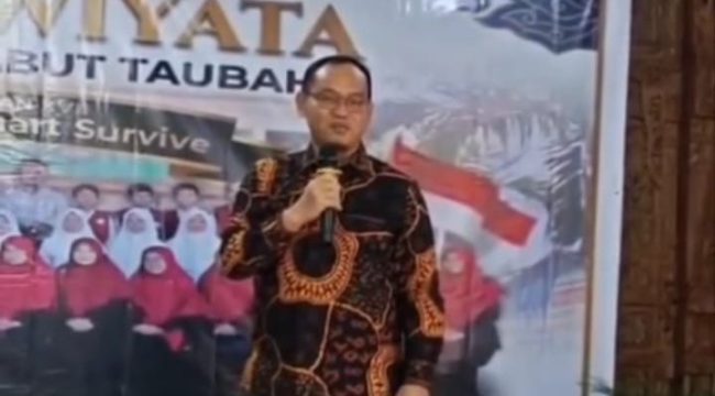 FOTO: Ketua DPRD Kota Bekasi, Sardi Efendi, hadiri Purnawiyata SD Islam Baabut Taubah